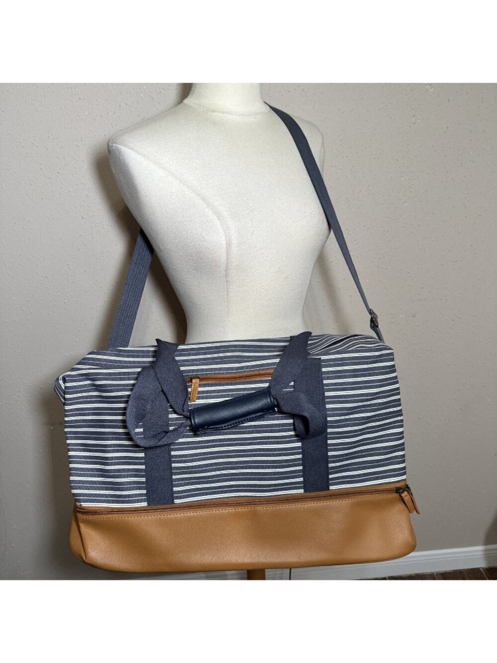 DSW Blue Cognac Weekender Duffel Travel Tote Bag Convertible Shoulder Carry